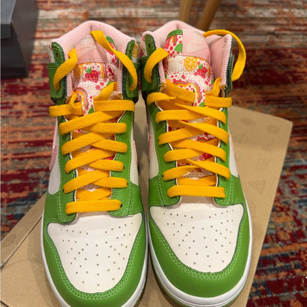 2010 Nike Dunk High Strawberry Shortcake